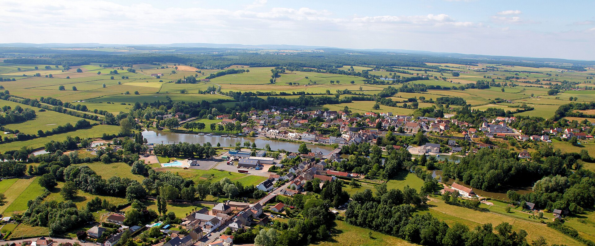 Luchtfoto Cercy-la-Tour